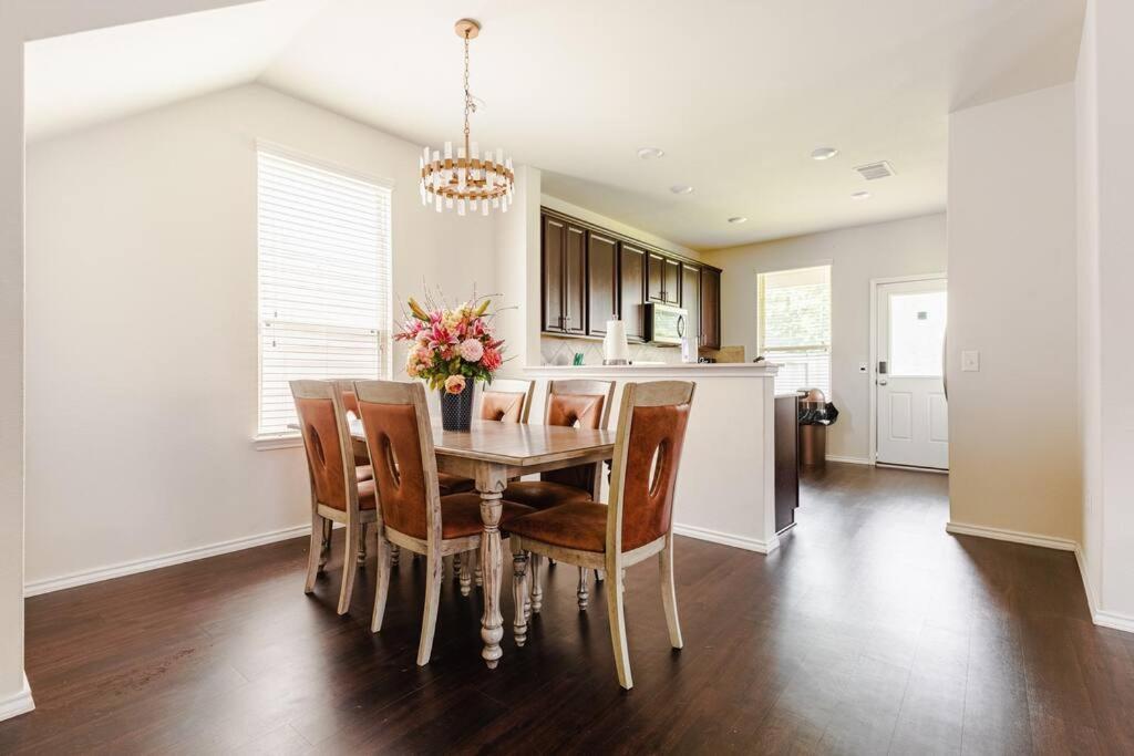 فيلا N-E-G House - Near David Wayne Hooks Airport هيوستن المظهر الخارجي الصورة